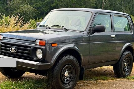 Lada Urban 39.400 km 12.500 &euro; Wiesbaden 65197