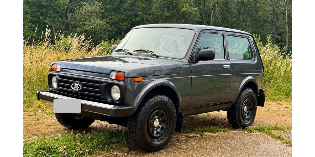 Lada Urban 39.400 km 12.500 &euro; Wiesbaden 65197