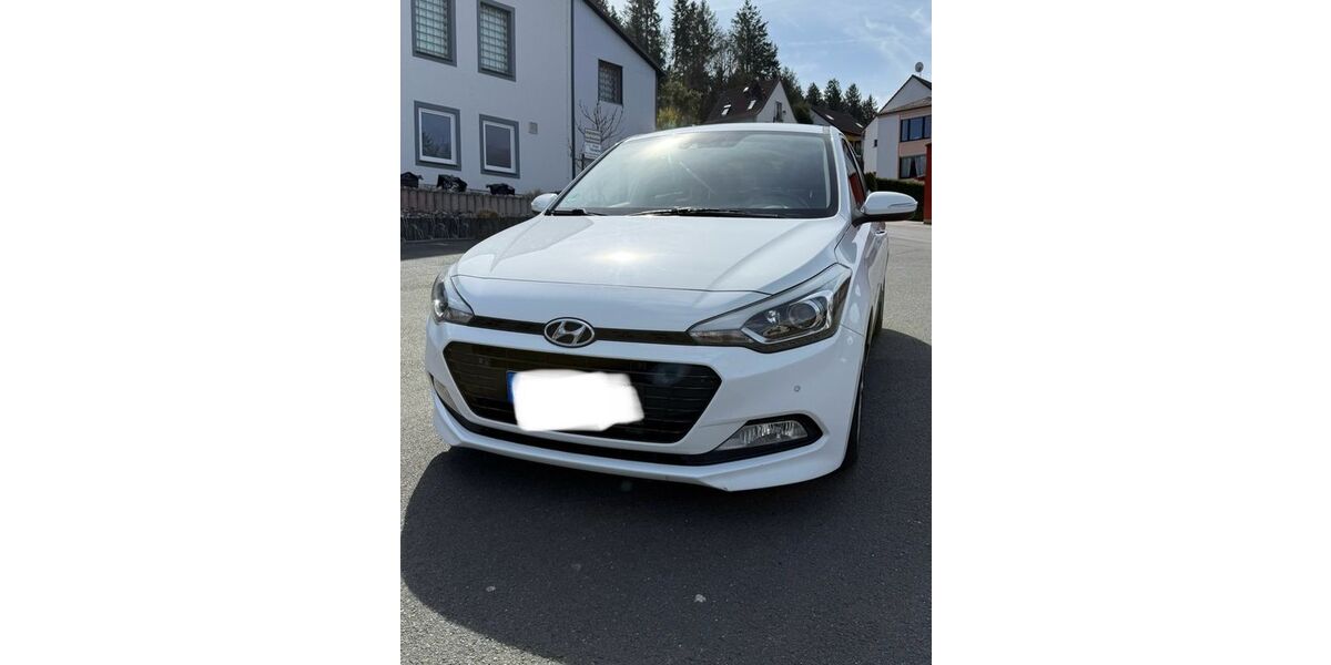 Hyundai i20 102.000 km 11.100 &euro; Niederselters 65618