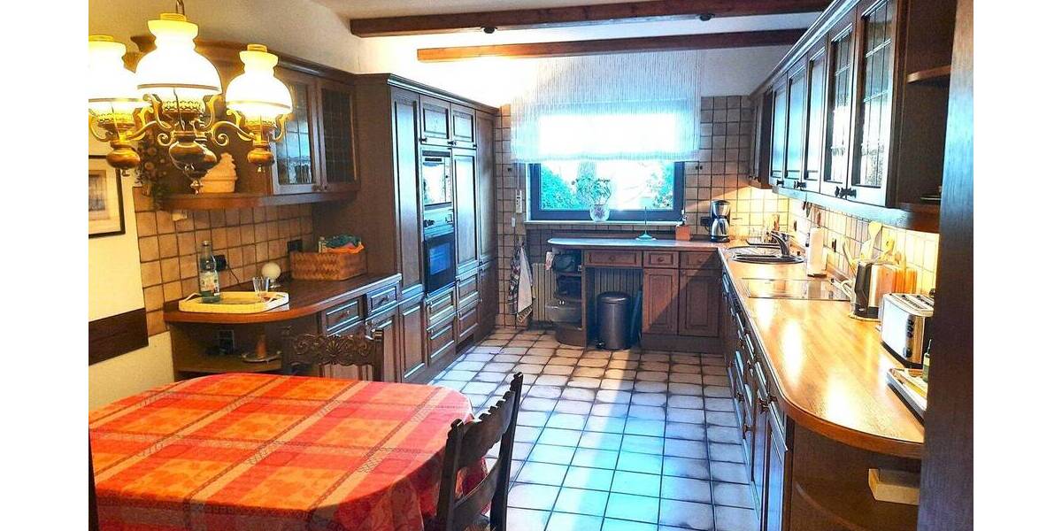 Einfamilienhaus Kriftel - 8 Zimmer, 251 m&sup2;, 980.000&euro; | Angebot:25968360