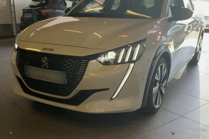 Peugeot 208 30.000 km 15.980 &euro; Rüsselsheim 65428