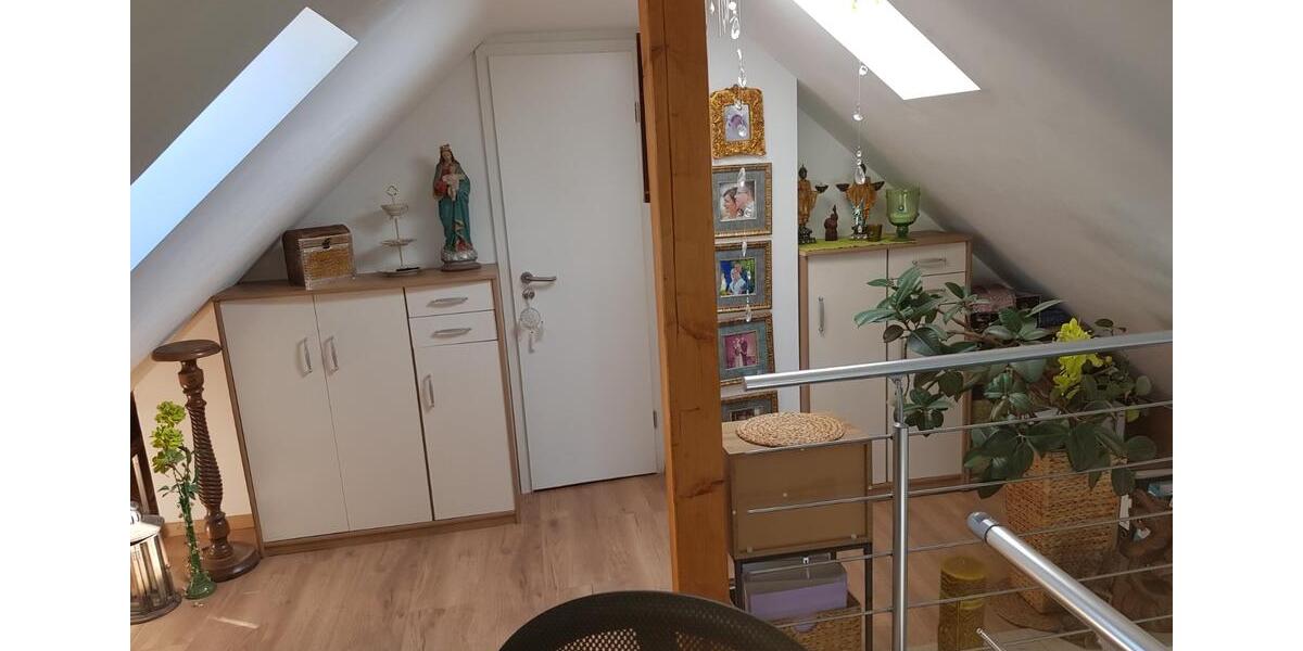Dachgeschoßwohnung Wiesbaden Mainz-Kostheim - 4 Zimmer, 115 m&sup2;, 1.250&euro; | Angebot:25715262