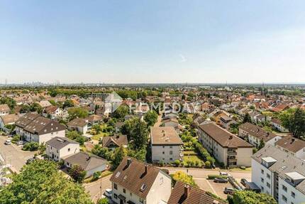 Schön geschnittene 3-Zimmer-Wohnung mit Südbalkon und Panoramasicht nach Frankfurt