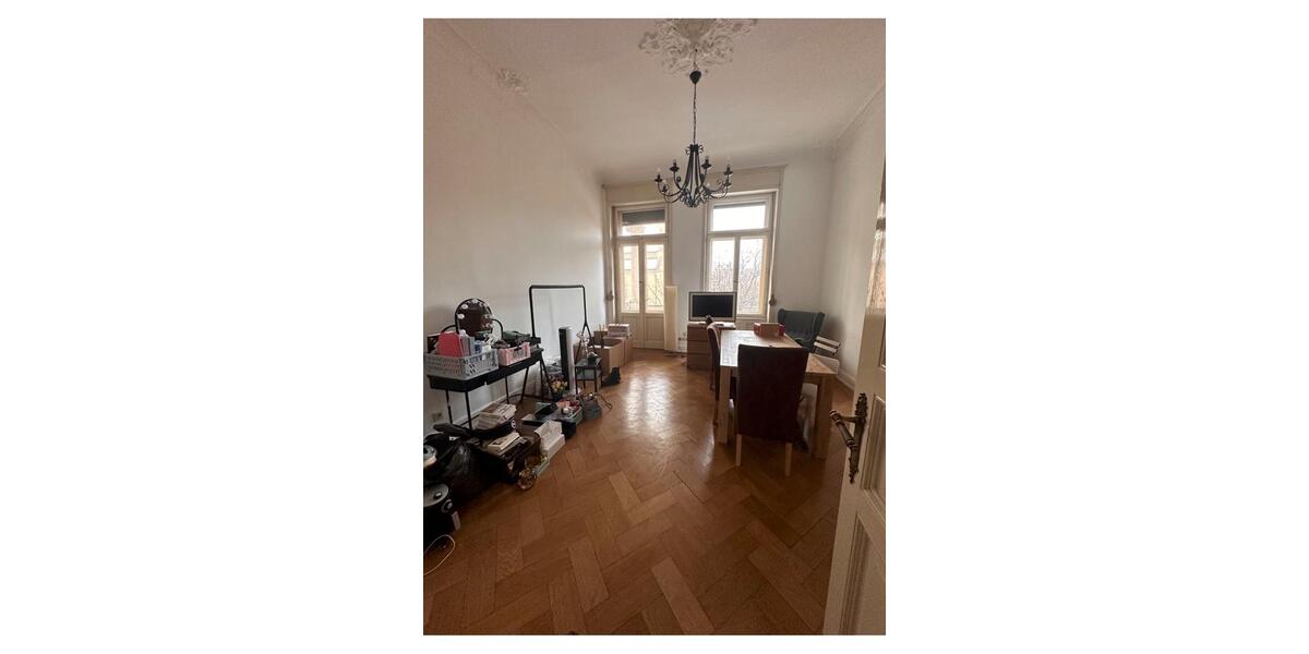 Historische Altbauwohnung mit Balkon und Parkplatzoption 5 zimmer