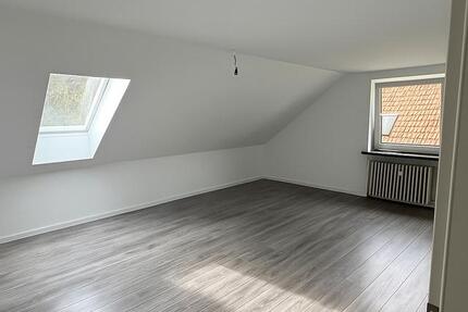 Helle 3-Zimmer-Dachgeschosswohnung in Messmerode – frisch saniert zimmer