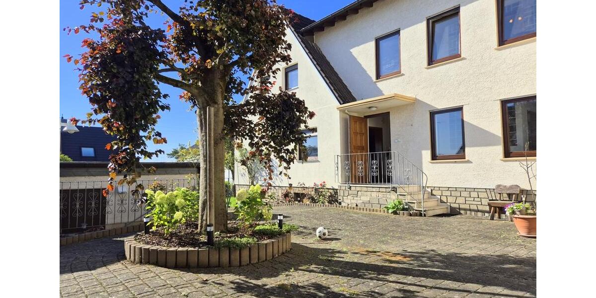 DOGS WELCOME IN DUPLEX HOME! Cozy house with fitted kitchen and spacious courtyard 4 zimmer
