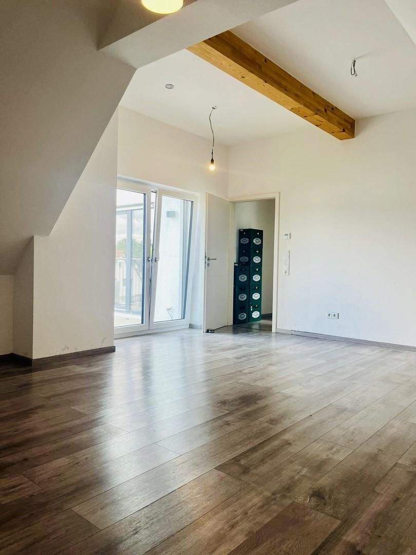 Geräumige Familienwohnung mit Balkon in Frankfurt am Main 7 zimmer