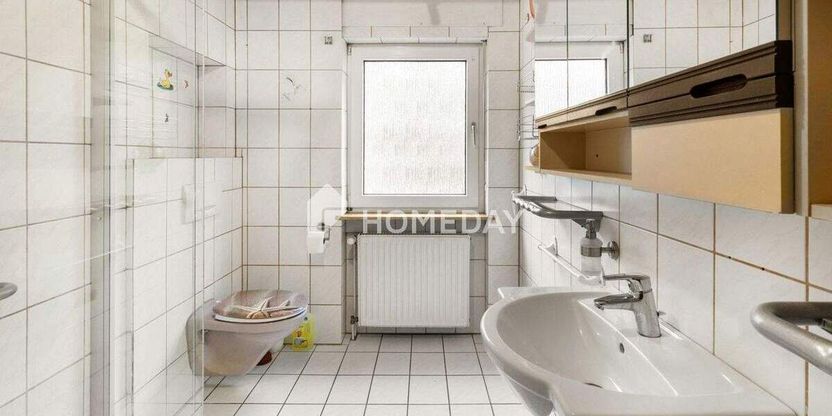 Familienidylle im Grünen - vielseitiges Zweifamilienhaus mit Ausbaureserve 6 zimmer