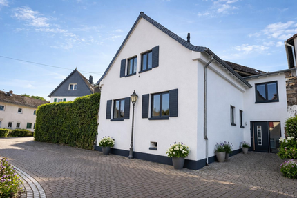 Hofheim-Lorsbach: Außergewöhnliches Einfamilien-Stadthaus 4.5 zimmer