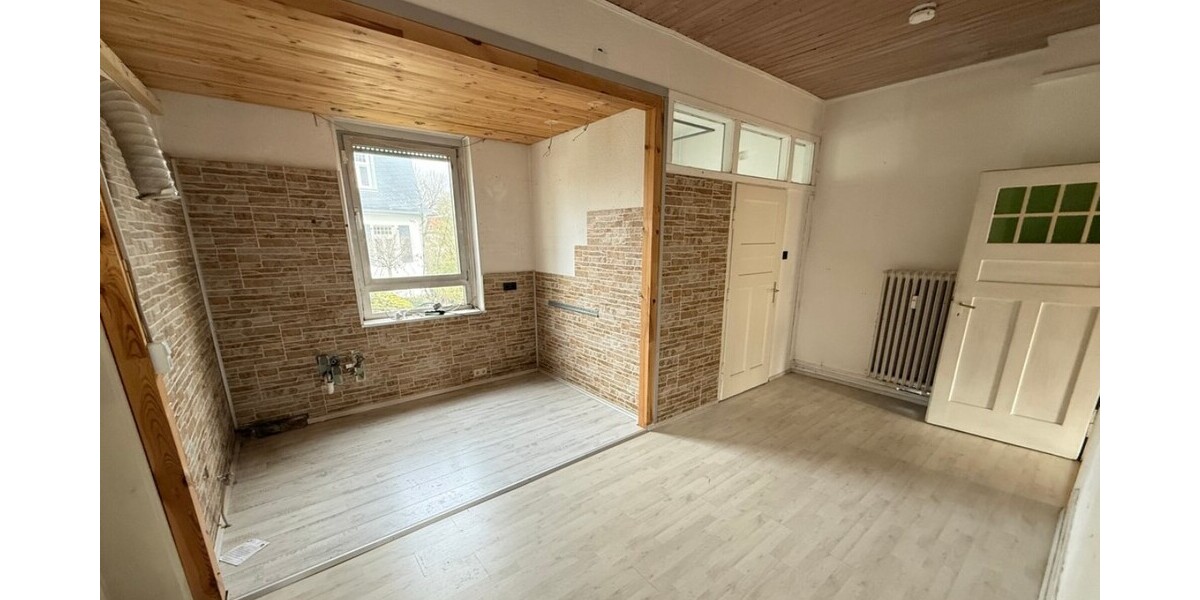 Hofheim: Individualisten aufgepasst. Altbestand mit großem Grundstück, oder zusätzlichem Bauplatz - Einfamilienhaus Hofheim | Angebot:26084064