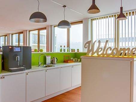 Großzügiges Eckbüro in Wiesbaden zimmer