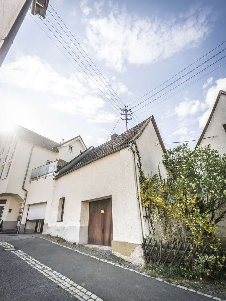 Haus zum Kaufen in Wiesbaden 99.000 € 87.45 m²
