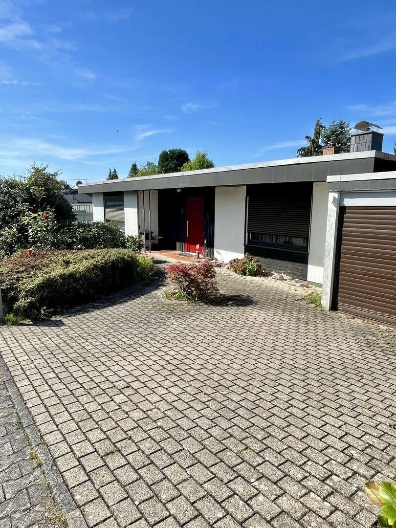 Haus zum Kaufen in Niedernhausen 680.000 € 217 m² 6 zimmer