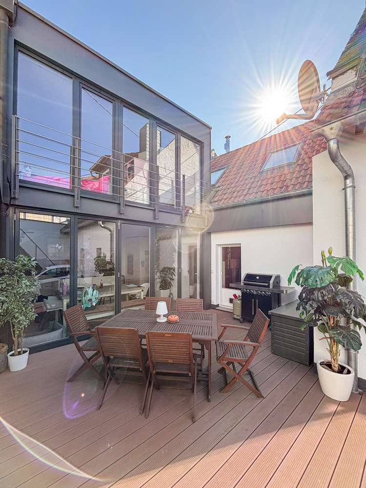 Haus zum Kaufen in Hofheim am Taunus Wallau 797.500 € 272.98 m² 7 zimmer