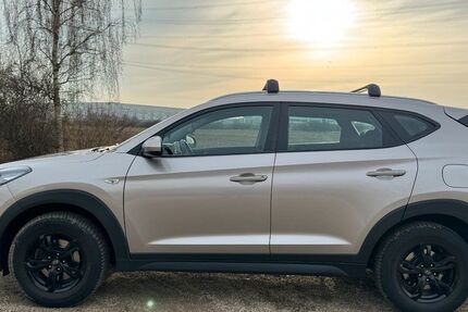 Hyundai TUCSON 99.000 km 15.500 &euro; Flörsheim 65439