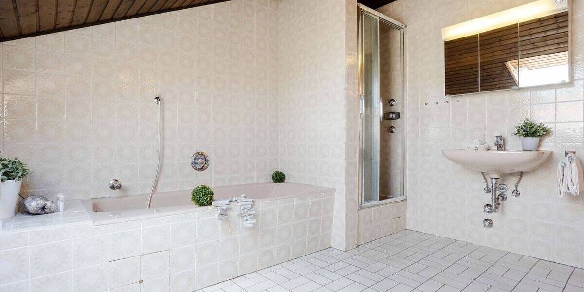Einfamilienhaus Mainz Weisenau - 7 Zimmer, 214 m&sup2;, 795.000&euro; | Angebot:25696804