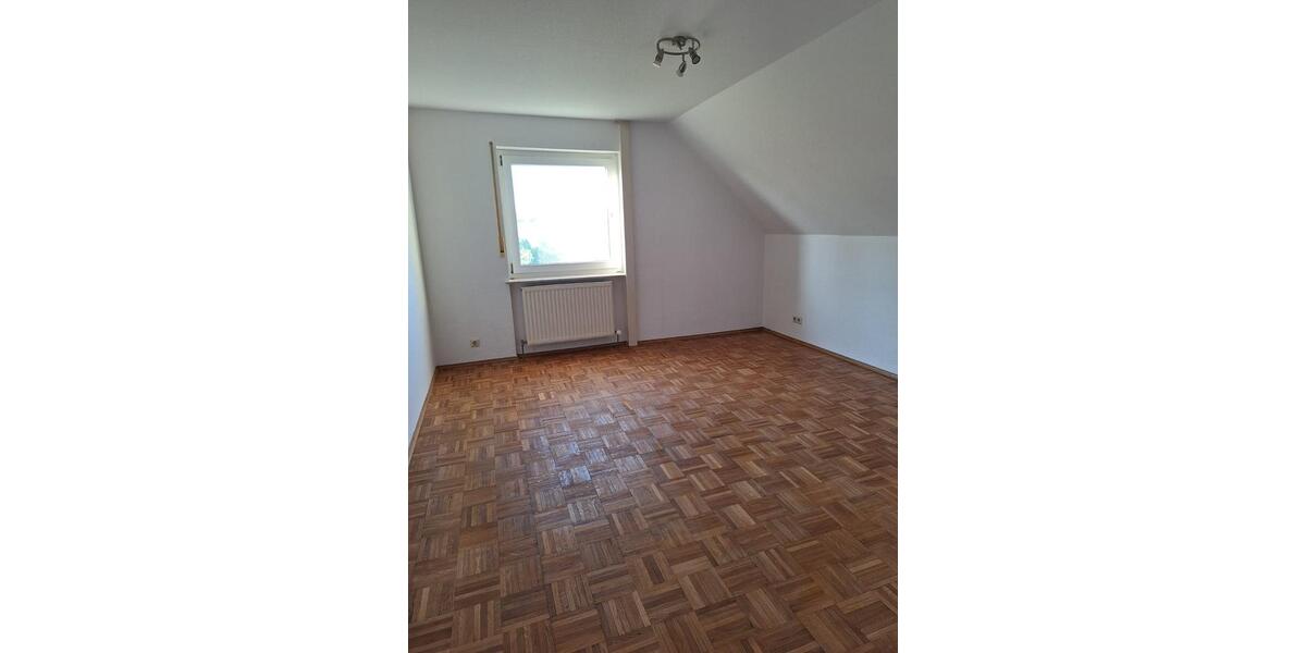 Dachgeschoßwohnung Wörrstadt - 2.5 Zimmer, 85 m&sup2;, 850&euro; | Angebot:26649221