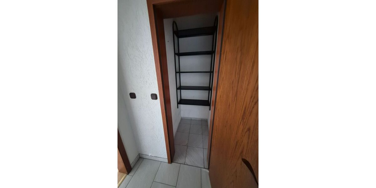 Großzügige 2-Zimmer-Dachgeschosswohnung m. Winterbalkon, Stellplatz u. beghbr. Kleiderschrank - Appartement Mörfelden-Walldorf Walldorf | Angebot:26966642