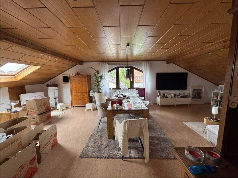 RESERVIERT !!Große Dachgeschoßwohnung - 2 Zimmer - 2 zimmer