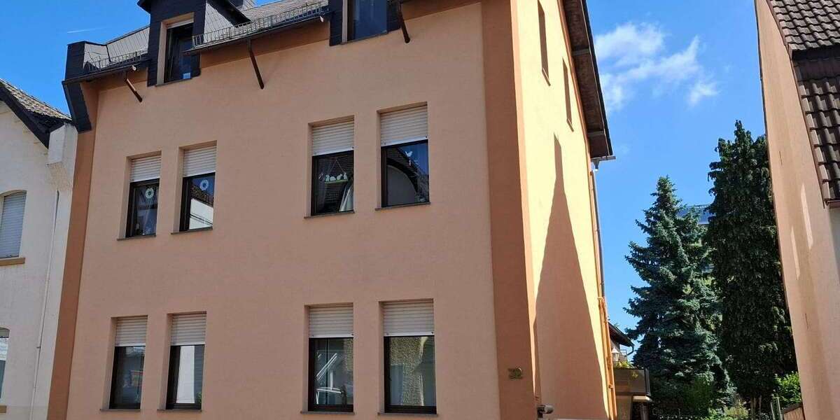 Haus zum Kaufen in Kriftel 1.088.000 € 262 m² 12 zimmer