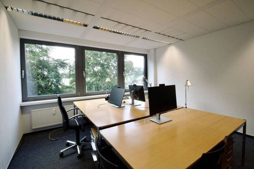 2 X 16 qm + 6 X 24 qm mit USM-Haller Möbeln ! - All-in-Miete