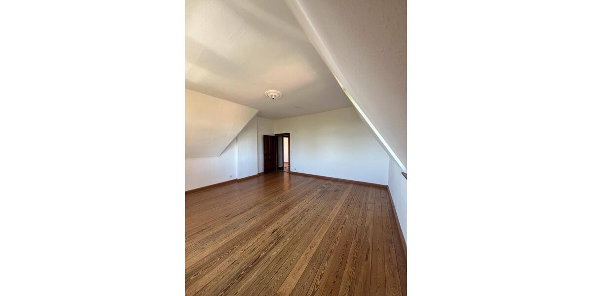 Etagenwohnung Wiesbaden Südost - 3 Zimmer, 110 m&sup2;, 1.700&euro; | Angebot:26365812