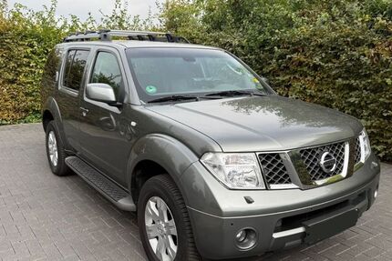 Nissan Pathfinder 120.000 km 16.900 € Mörfelden-Walldorf 64546