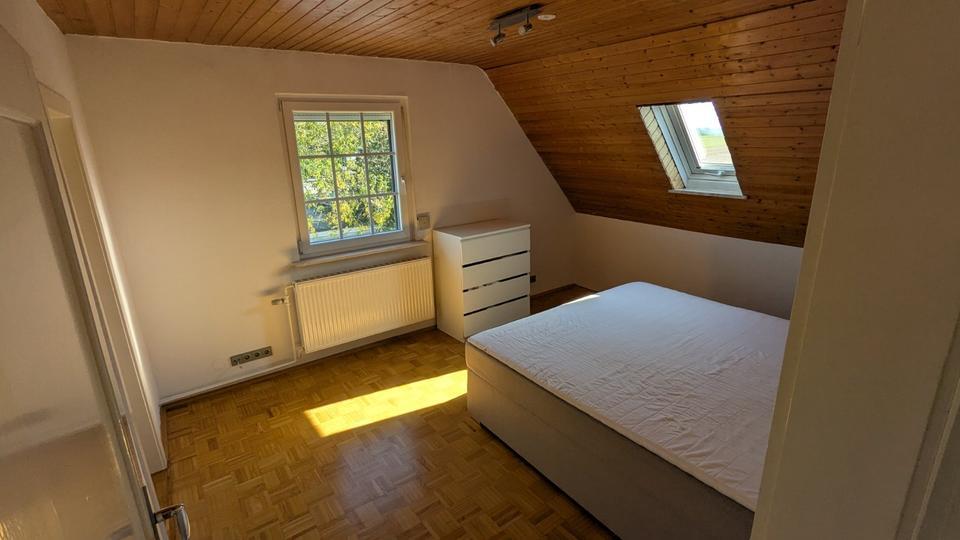 Schöne 3,5-Zimmer Dachgeschosswohnung in Schwalbach am Taunus zimmer