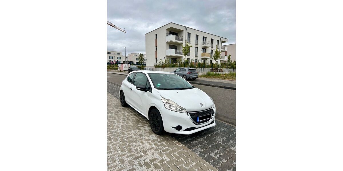Peugeot 208 133.000 km 3.000 &euro; Wiesbaden 65191
