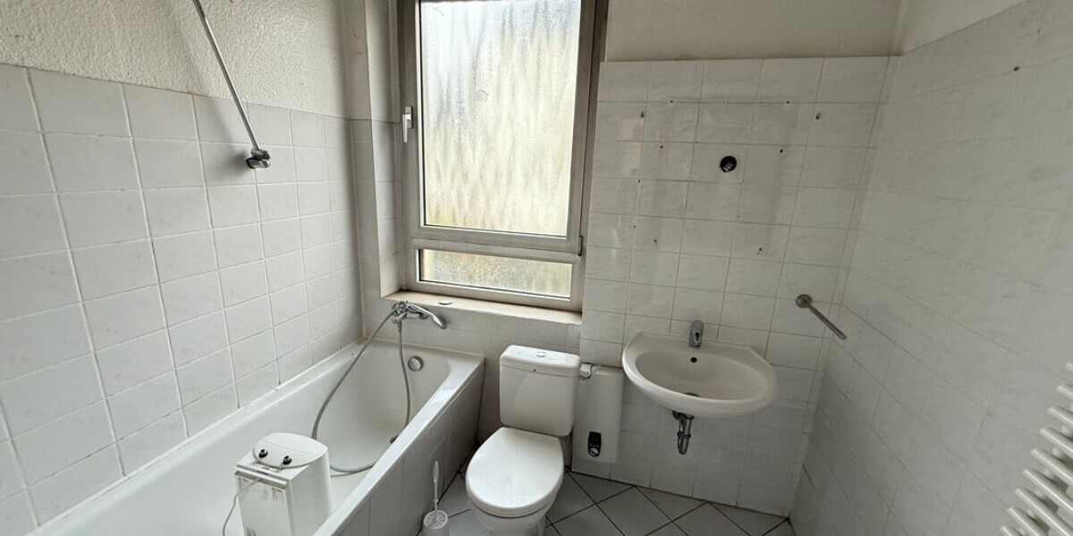 Hofheim: Individualisten aufgepasst. Altbestand mit großem Grundstück, oder zusätzlichem Bauplatz - Einfamilienhaus Hofheim | Angebot:26084064
