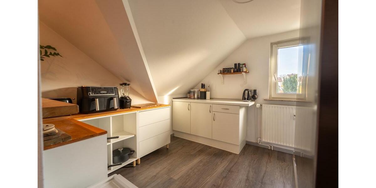 Dachgeschoßwohnung Wiesbaden Mainz-Amöneburg - 2.5 Zimmer, 104 m&sup2;, 1.200&euro; | Angebot:25172646