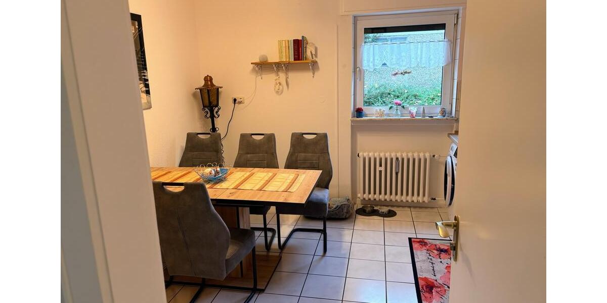 Helle, gut geschnittene 2,5-Zimmer-Wohnung mit EBK und Balkon 2.5 zimmer