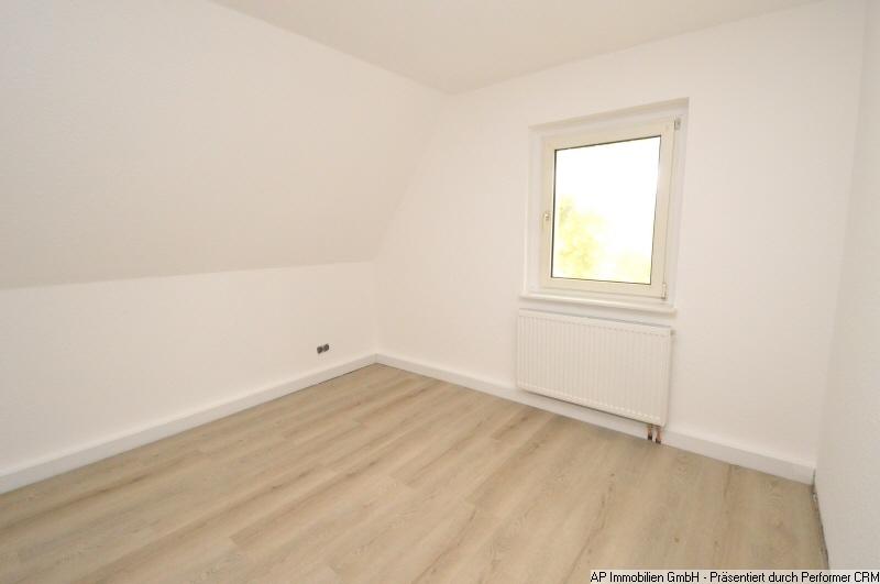 OBERSTADT - Dachgeschosswohnung, 2 Zimmer, Küche, Bad zimmer