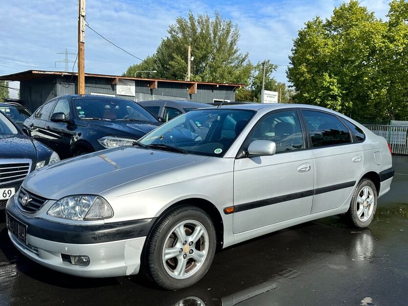 Toyota Avensis 153.000 km 1.999 € Frankfurt am Main 60486