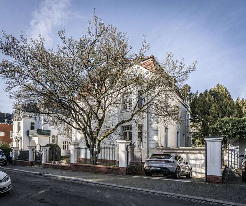 Haus zum Kaufen in Wiesbaden 2.290.000 € 458 m²