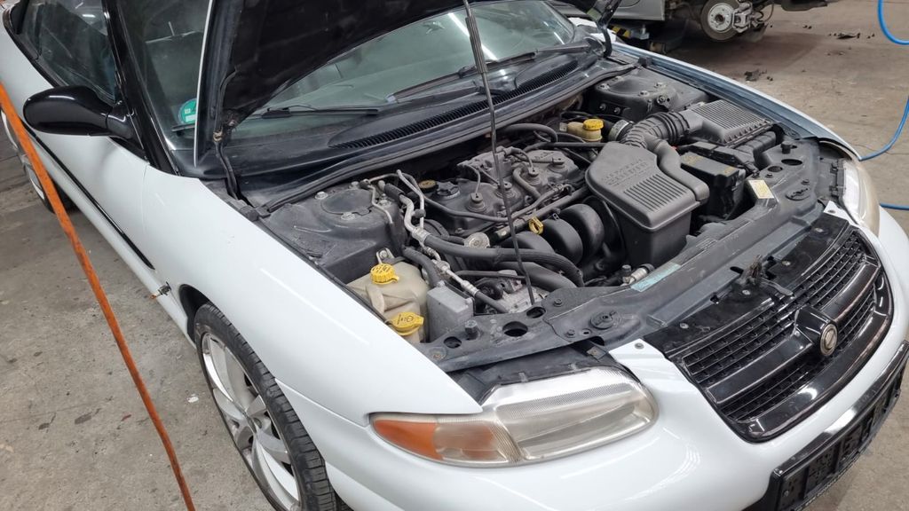 Chrysler Stratus 213.000 km 2.300 &euro; Nierstein 55283
