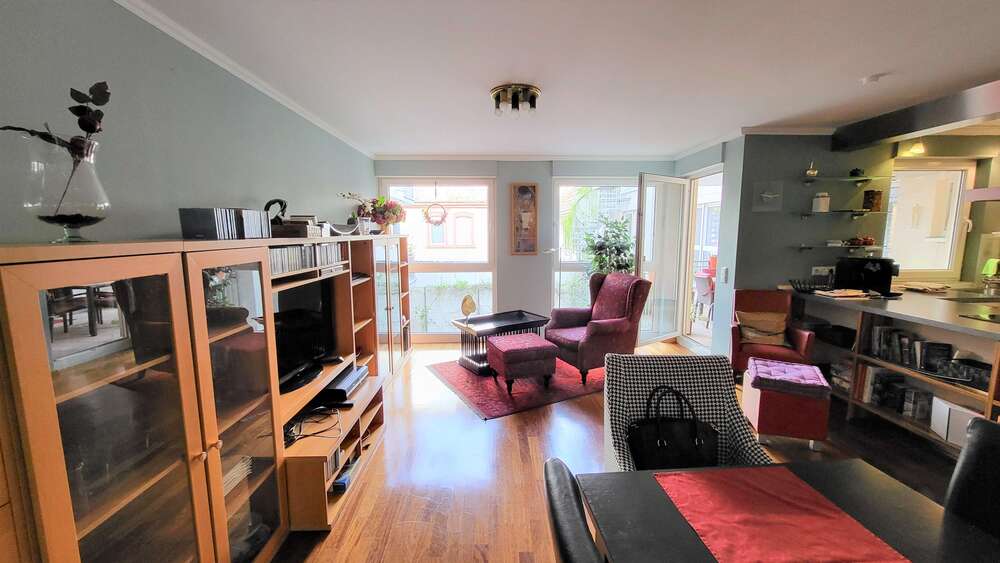 Etagenwohnung Wiesbaden Biebrich - 3 Zimmer, 104 m&sup2;, 1.295&euro; | Angebot:27016955