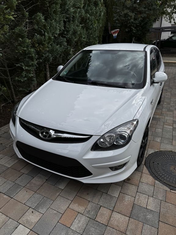 i30