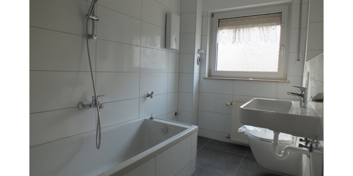 Frisch renovierte 3 Zimmer Wohnung mit ca. 75m² Wohnfläche mit Balkon und Garage - Appartement Nauheim | Angebot:24610048