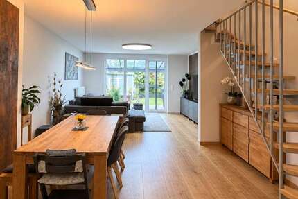 Haus Flörsheim - 5 Zimmer, 151 m&sup2;, 2.250&euro; | Angebot:27363218