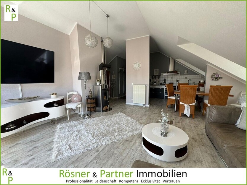 *Einzugsbereit! Charmante 3-Zi-DG-Wohnung mit Kamin, Klimaanlage und sonniger Terrasse*