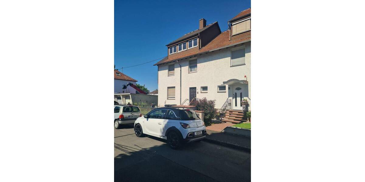 Rund 500 m2 Grundstück mit sanierungsbedürftiger Doppelhaushälfte in Wiesbaden Biebrich 6 zimmer