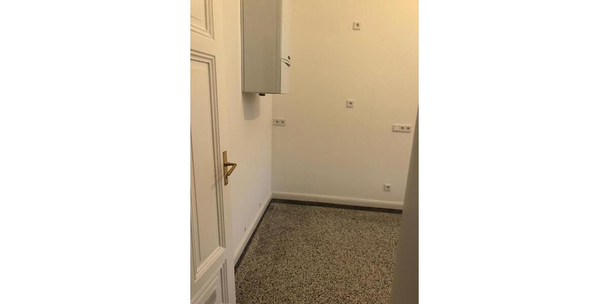 Etagenwohnung Wiesbaden Klarenthal - 5 Zimmer, 125 m&sup2;, 2.200&euro; | Angebot:26404973