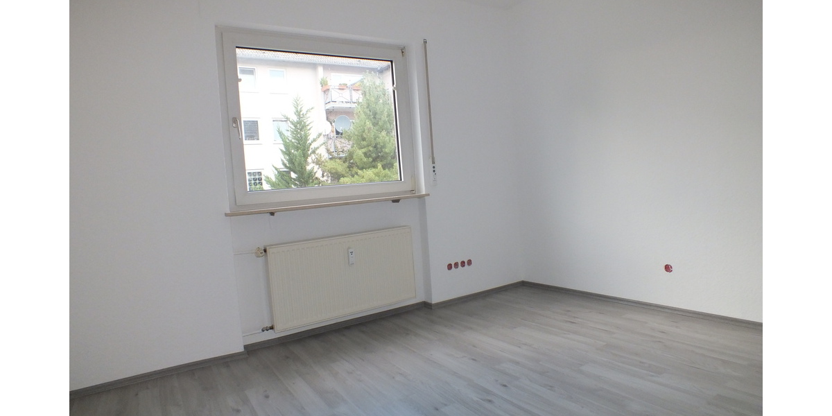 Frisch renovierte 3 Zimmer Wohnung mit ca. 75m² Wohnfläche mit Balkon und Garage - Appartement Nauheim | Angebot:26101851