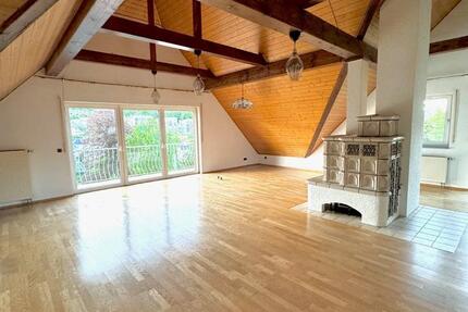 charmante 4 -Zimmer Wohnung mit Doppelgarage und EBK 4 zimmer