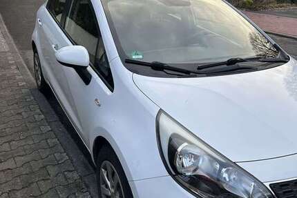 Kia Rio 156.000 km 3.149 &euro; wiesbaden 65203