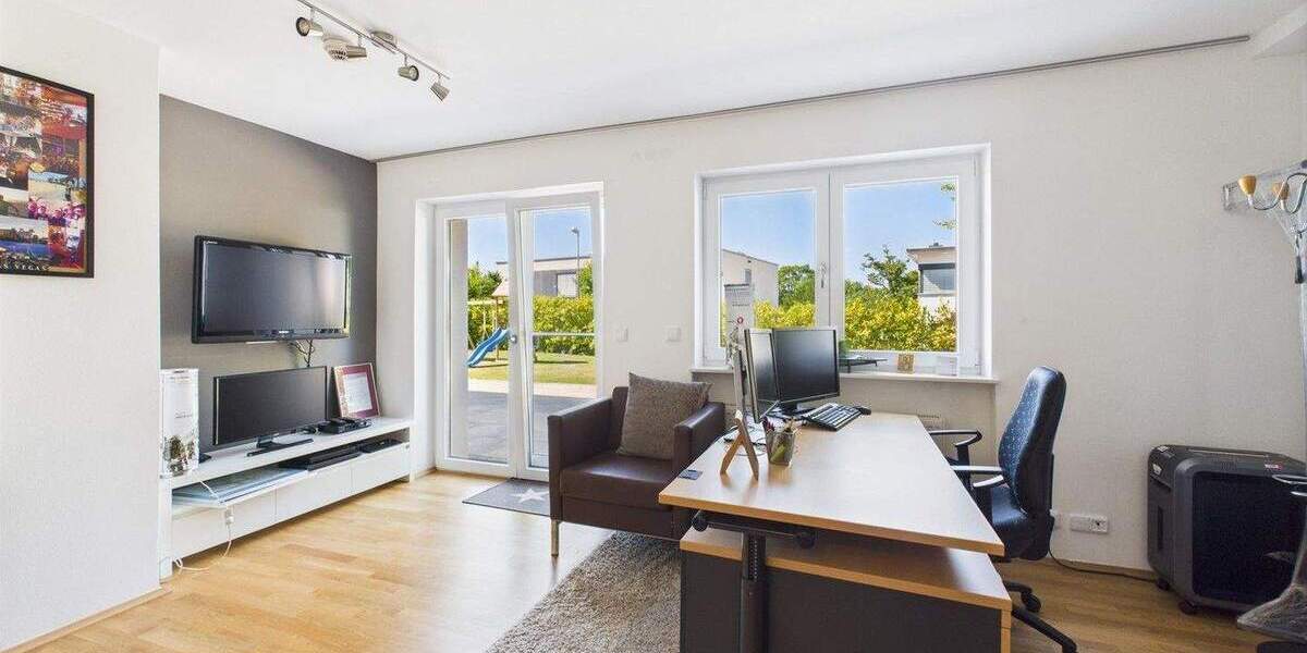 Modernes Familiendomizil mit großem Garten in gefragter Lage, nahe dem Stadtwald ! 8 zimmer