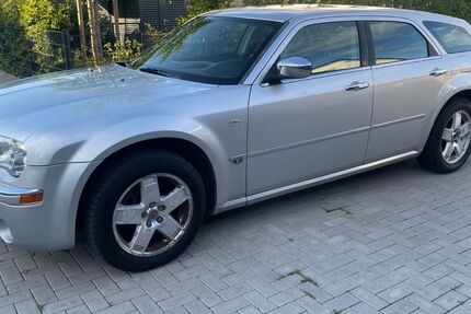 Chrysler 300C 149.000 km 5.900 € Walluf 65396
