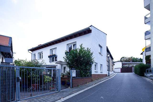 Haus zum Kaufen in Eschborn 875.000 € 270 m²