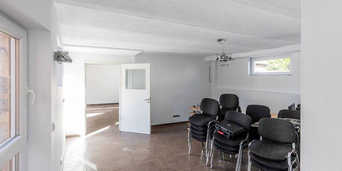 Gewerbeobjekt Bischofsheim - 4 Zimmer, 179 m&sup2;, 1.825&euro; | Angebot:26498819